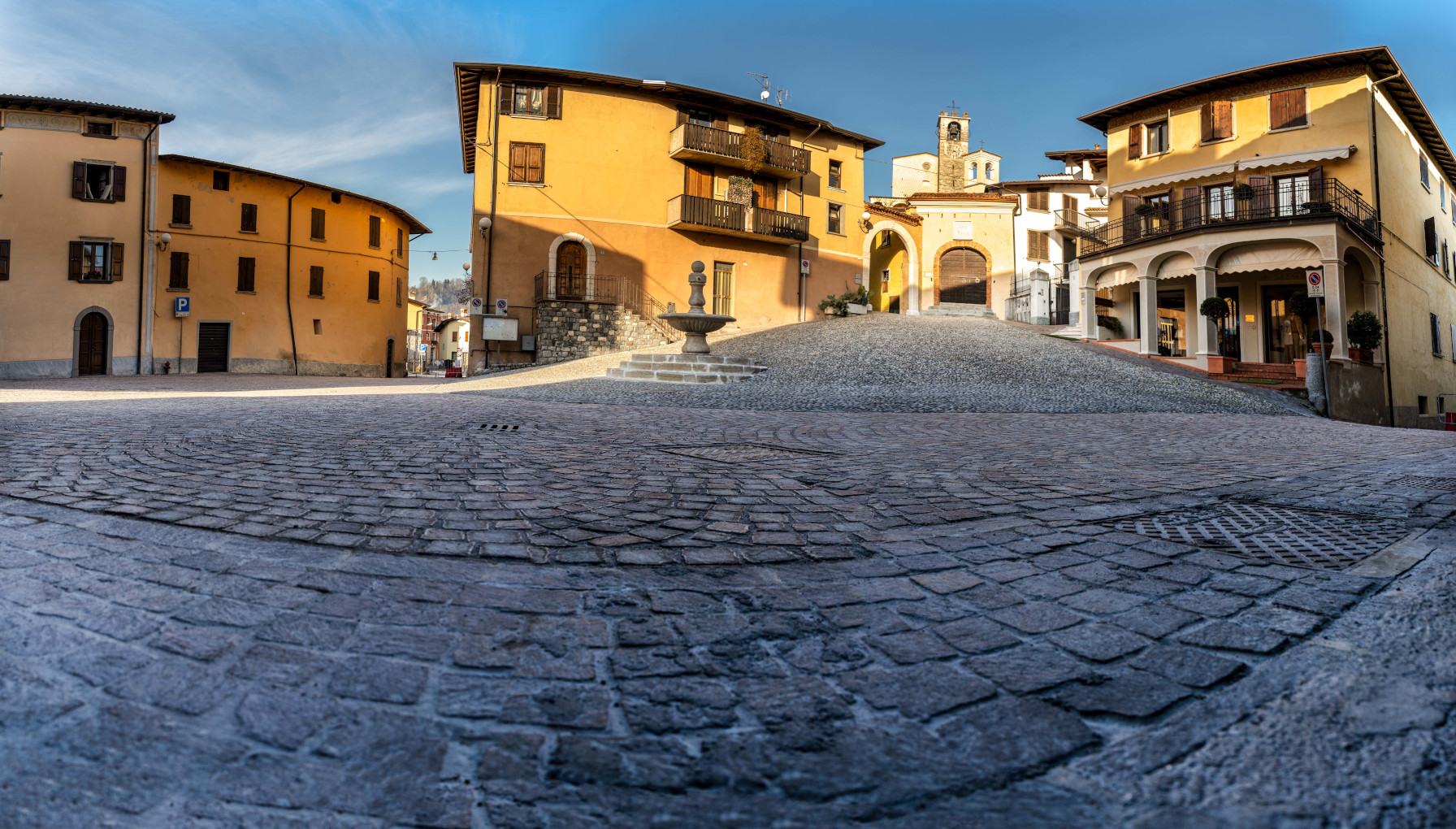 Piazza Rocca Sabbio Chiese